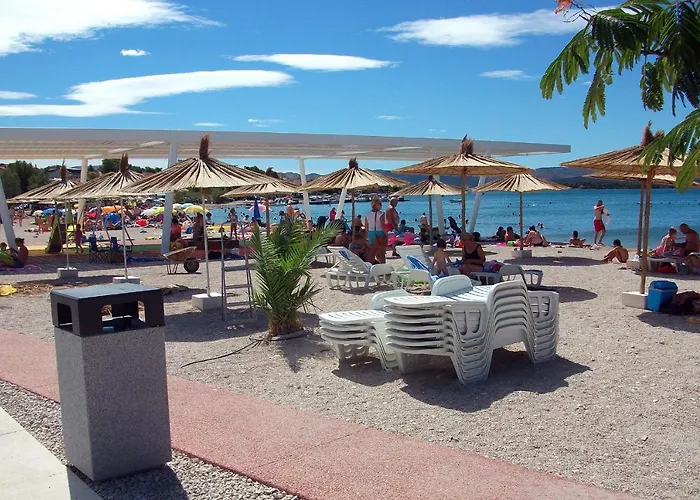 By The Sea - 18501 Szybenik